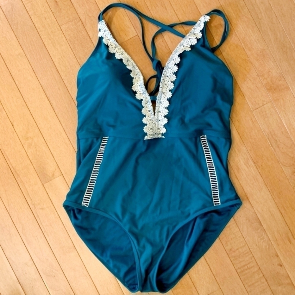 TIME and TRU Women's Plus Size 2X (20W-22W) One Piece Teal & Lace Swimsuit EUC